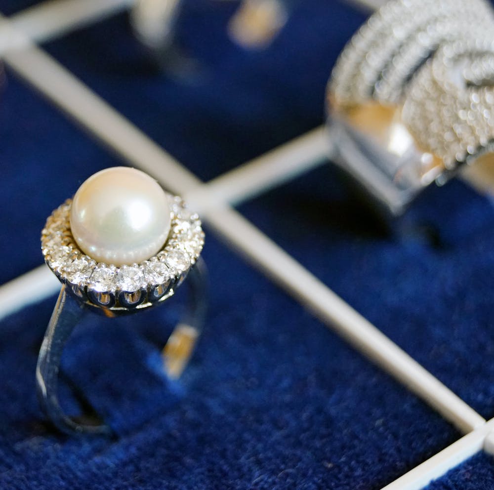 torontowatchbuyer-pearlring